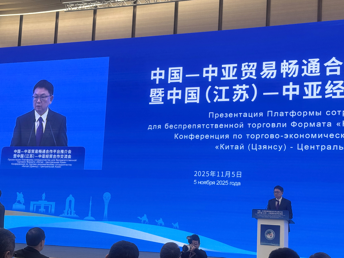 商务部副部长凌激